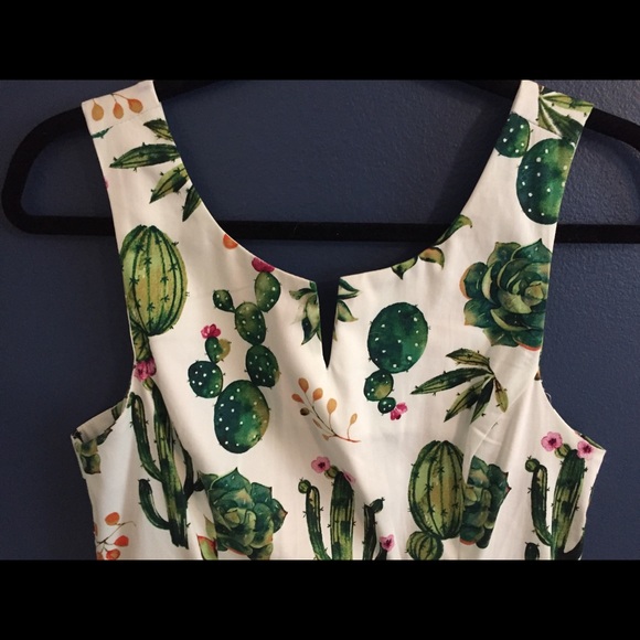 Eva Rose Dresses & Skirts - Boutique cactus dress - size small